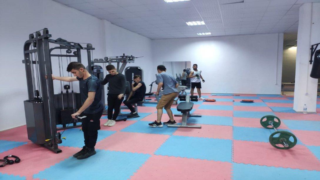 İlçemiz Halk Eğitimi Merkezi Bünyesinde Yeşilli Gençlik Merkezinde  Vücut Geliştirme ve Fitness Kursu Başladı.