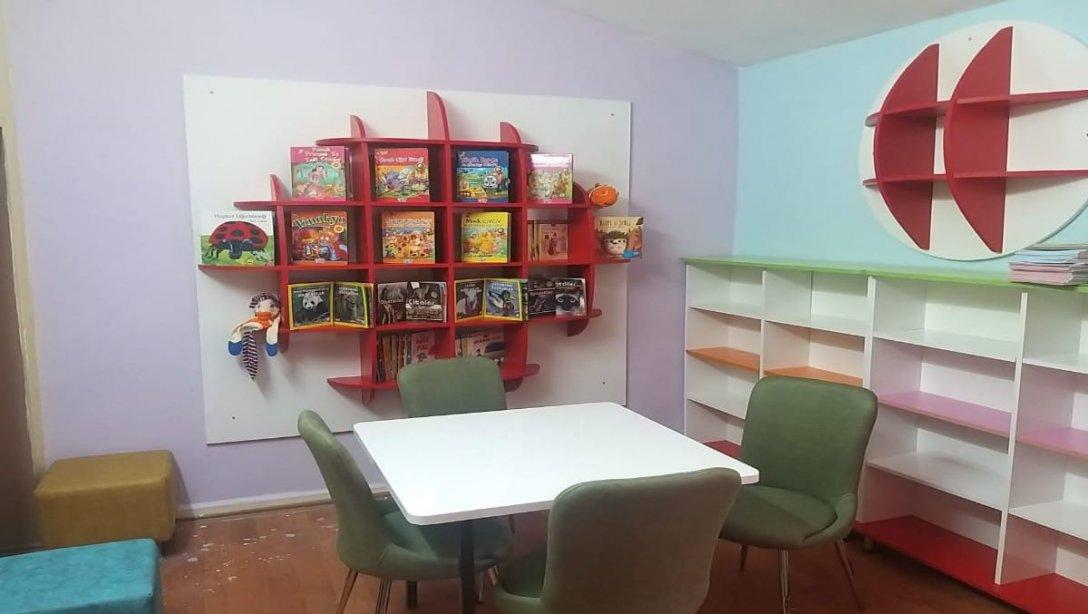 Milli Eğitim Bakanlığı Tarafından Yürütülen 'Kütüphanesiz Okul Kalmasın' Projesi Kapsamında İlçemiz Tüm Merkez ve Köy Okullarına Kütüphane Yapıldı.