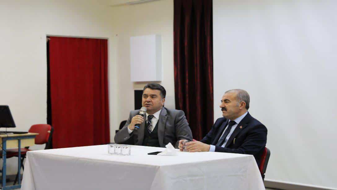 İl Milli Eğitim Müdürümüz Sayın Murat DEMİR başkanlığında, ilçemizde görev yapan okul müdürleri ile durum değerlendirme ve planlama toplantısı gerçekleştirildi.