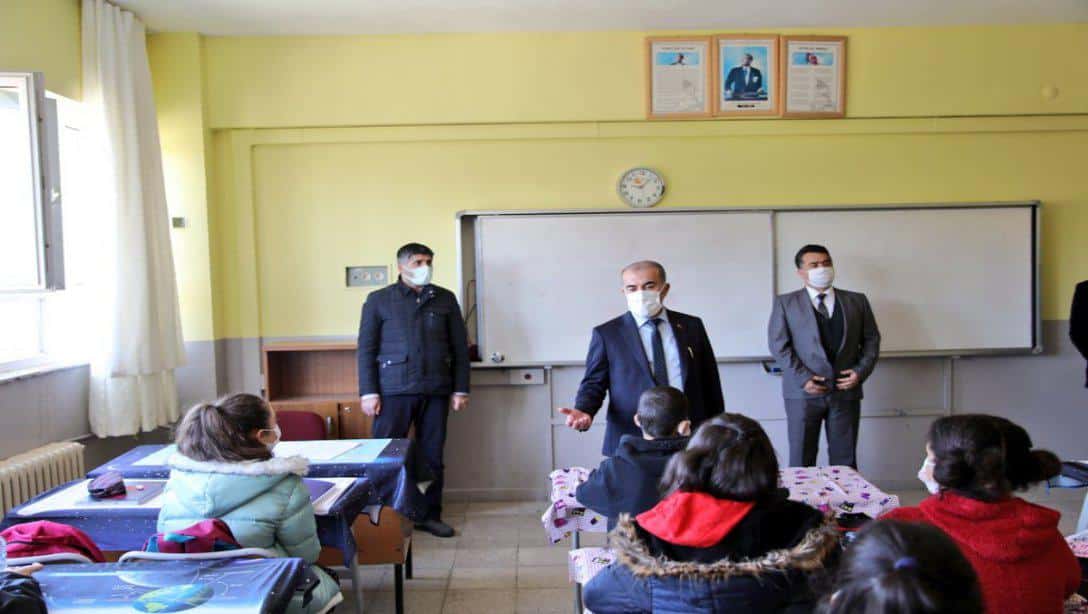 İl Milli Eğitim Müdürümüz Sayın Murat DEMİR İlçemiz Yatılı Bölge Ortaokulunu ziyaret etti.