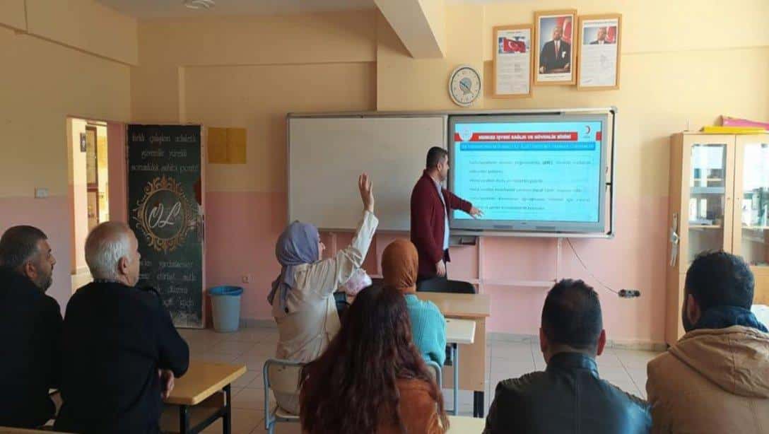 İlçemiz Halk Eğitimi Merkezi Bünyesinde Aile Okulu Projesi Kapsamında Velilerimize Yönelik İlkyardım Kursu Düzenlendi.