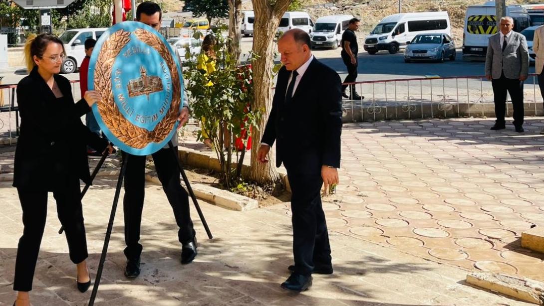 İlköğretim Haftası – Çelenk Sunma